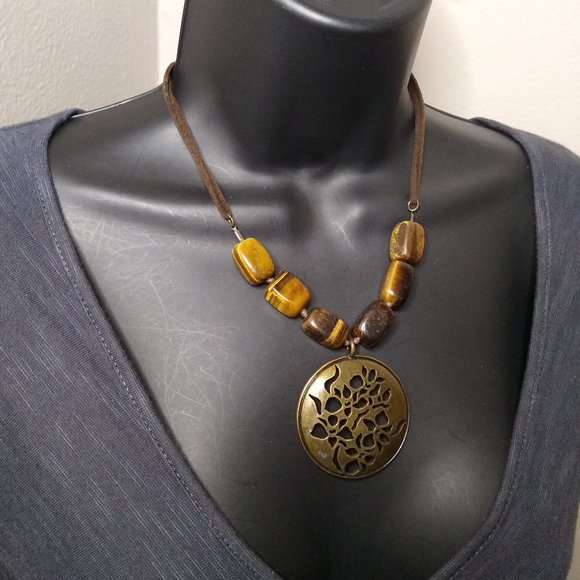Vintage Avon Stone Bead And Metal Pendant Necklace Adjustable 17 To 20 Inches - Picture 1 of 15